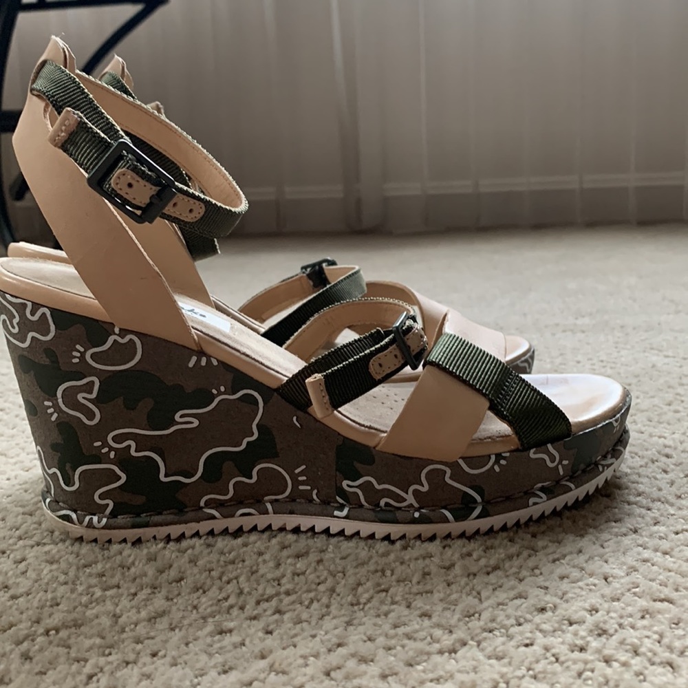 Like new Clark’s wedges. Only worn once